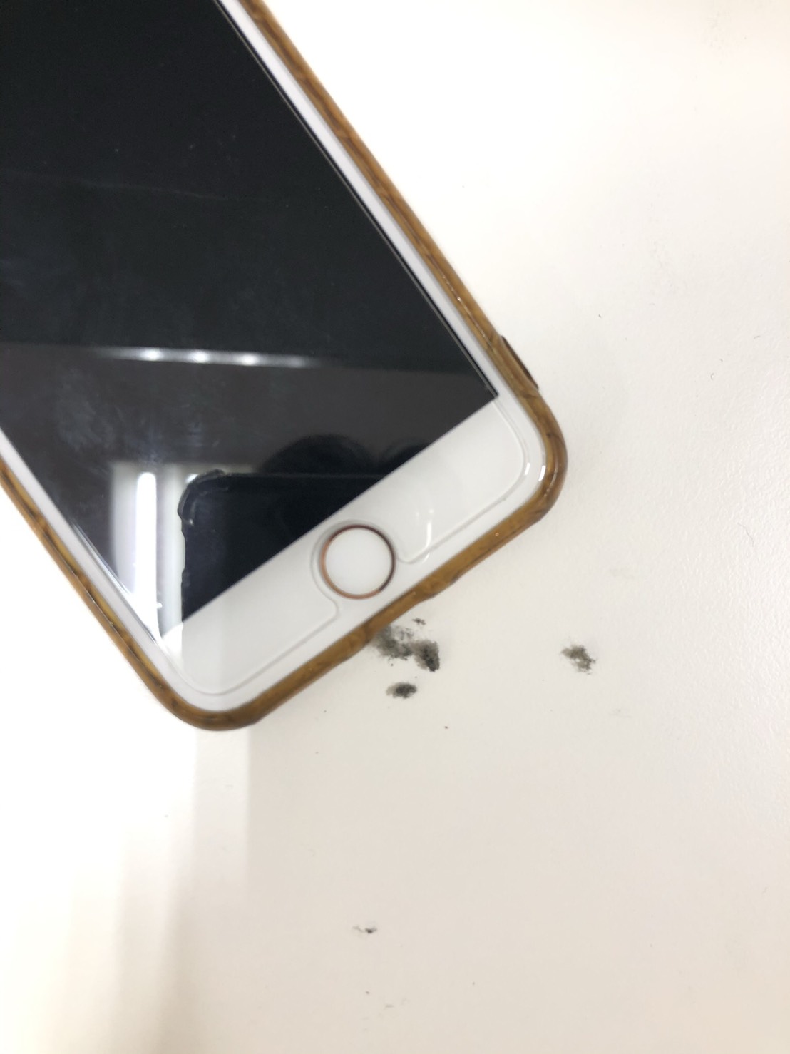 Iphoneの画面が割れたまま使うのは危険 その理由とは Iphone修理を宇都宮でお探しの方ならスマップル宇都宮店