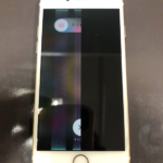 iPhone7の画面が半分真っ黒に！？タッチも出来なくなっている！？